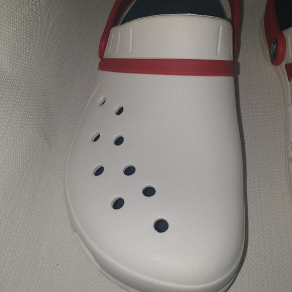 Crocs Men size 9 woman size 11 - Picture 6 of 8